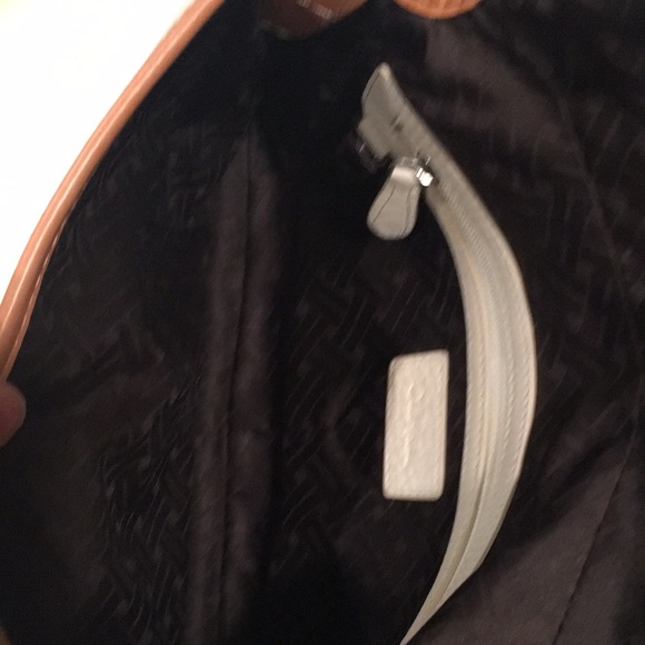 ⭐️ 5/$40. Cole Haan Pebble Leather Handbag - Picture 6 of 11